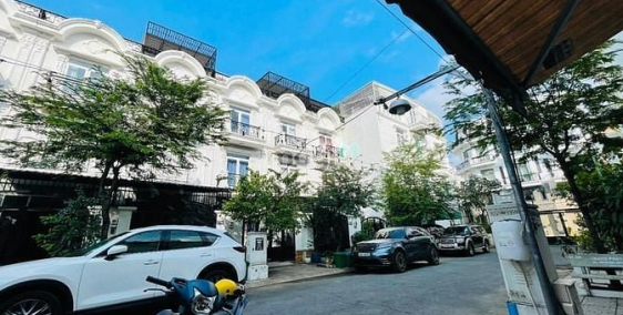 Biệt thự: Nhà 3 lầu khu biệt thự Vip Quận 12