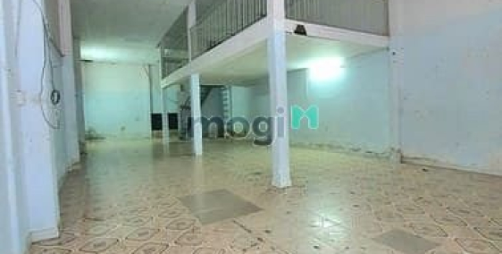 Nhà phố: Cho Thuê Kho MT Lê Niệm- Tân Phú.dt 7.x20- trệt+lửng trống suốt- 18Tr