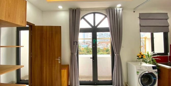 Căn hộ chung cư: Căn hộ ban công sang trọng ngay Starbuck Nguyễn Văn Trỗi