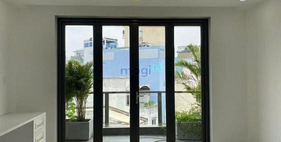 Nhà phố: Cho thuê nhà mặt tiền ngã 4 Trần Quang Khải, Quận 1