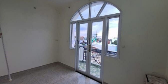 Nhà phố: Nhà mặt tiền Thạnh lộc  42 quận 12. DT 4x13m 2 lầu 4pn.3wc Giá 10tr