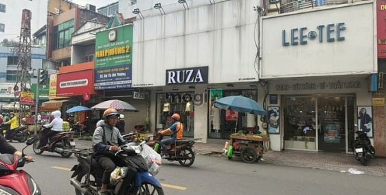 Nhà phố: Nhà mặt tiền đường CMT8 vi trí đẹp ngay chợ Hòa Hưng