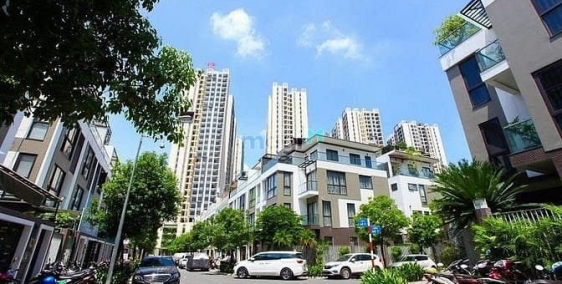 Nhà phố: Cho Thuê Nhà Phố Liền Kề Trong Khu Hà Đô Centrosa, Quận 10