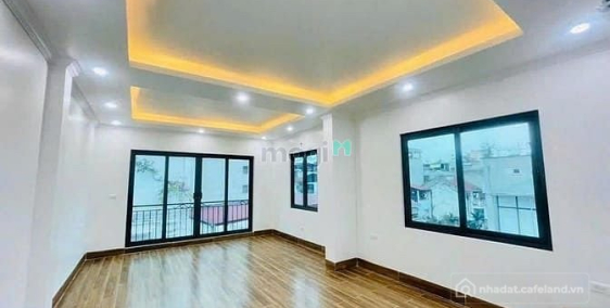 Nhà phố: Cho thuê nhà lô góc thang máy ô tô ngõ 68 Cầu giấy