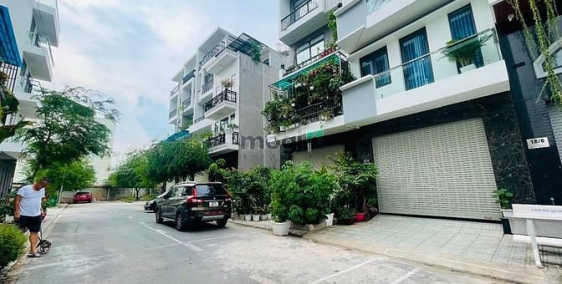 Nhà phố: Nhà 4 x 20m 2 lầu 4PN- 5wc- Đường 10m Quận 12 ngay Giáo Xứ Ba Thôn