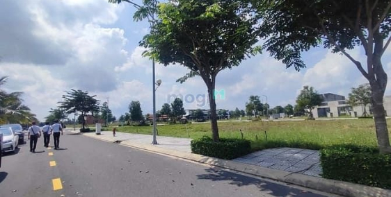 Bán đất nền dự án: Đất nền dự án 1/500 có sổ sẵn, di chuyển đến quận 1 chỉ 30 ph