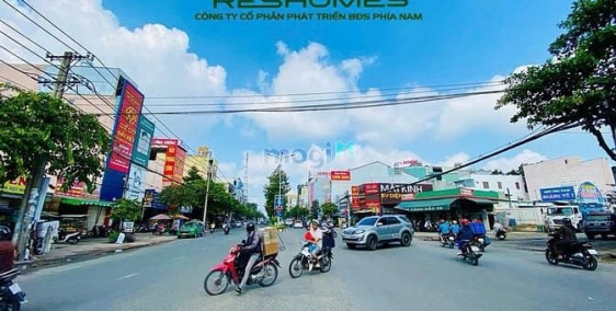 Nhà phố: Cho thuê nhà nguyên căn 1 hầm 3 400m2 lầu đường Đồng Khởi, Biên Hòa