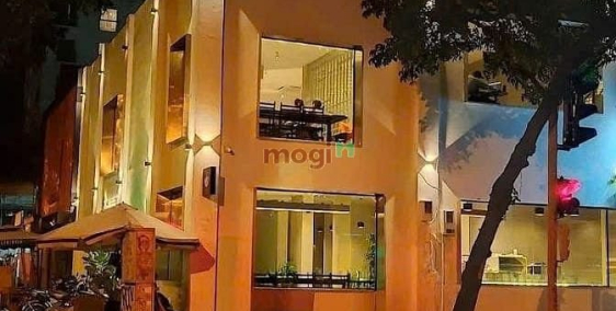 Nhà phố: Cho thuê căn góc 2 mặt tiền trung tâm Thành phố - Quận 3