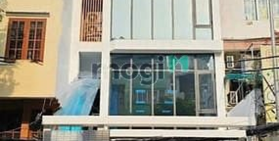 Nhà phố: giao full kính - cư xá bắc hải, Quận 10 - có thang  máy