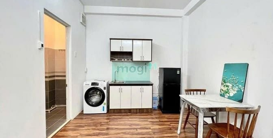 Căn hộ chung cư: Căn hộ chung cư 1 phòng ngủ hơn 40m2 ban công cửa sổ thoáng mát