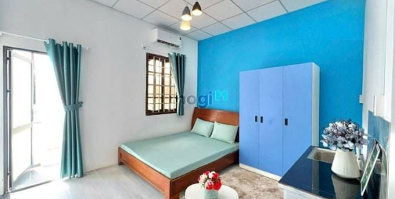 Nhà hàng - Khách sạn: Phòng Đẹp Ban Công Thoáng, An Ninh Ngay Ngã Tư Hàng Xanh