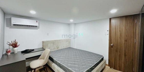 Nhà hàng - Khách sạn: 1 PN cao cấp nằm ngay trục đường Nguyễn Xí mới xây 100%