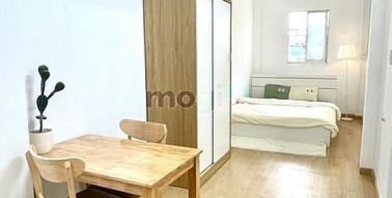 Nhà hàng - Khách sạn: 1 Phòng Ngủ Full Nội Thất Ban Công Ngay Quang Trung , Gò V