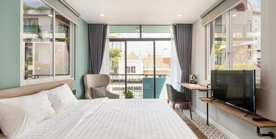 Nhà hàng - Khách sạn: Căn hộ ban công cửa sổ lớn tách bếp full nội thất Tôn Thất