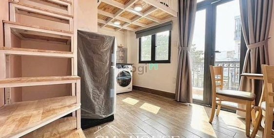 Nhà hàng - Khách sạn: Cho thuê căn hộ có gác, Ban công, Full nội thất, thang máy