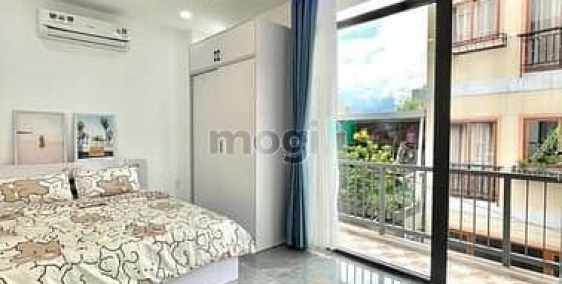 Nhà hàng - Khách sạn: 1PN ban công full bội thất cao cấp.