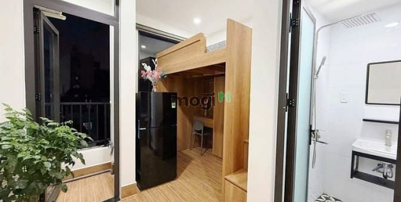 Nhà hàng - Khách sạn: Duplex ban công gần Hoa Sen, UEH, HUFLIT, Bách Khoa, Khoa 