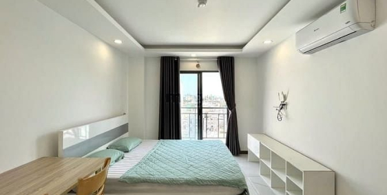 Nhà hàng - Khách sạn:  Studio cửa sổ trời đón sáng tốt gần Ngã Tư Hàng Xanh - U