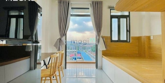 Nhà hàng - Khách sạn: Trống Sẵn Căn Hộ Cửa Sổ Trời Full Nội Thất Mới 100% Ngay P