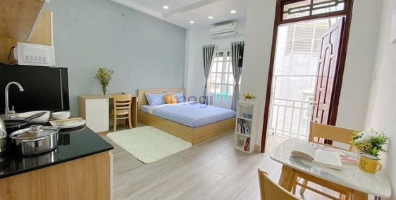 Nhà hàng - Khách sạn: Studio ban công, Fnt, gần Tttu, Tdtu, thoáng, cầu KH, q1,7