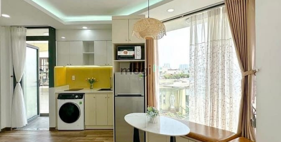 Nhà hàng - Khách sạn: Cho thuê CHDV ban công, giặt riêng ngay công viên Hoàng Vă