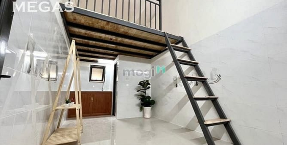 Nhà hàng - Khách sạn:  Phòng Gác Cao Đứng Thẳng Có Thang Máy Và Hầm Xe – Sân Ph