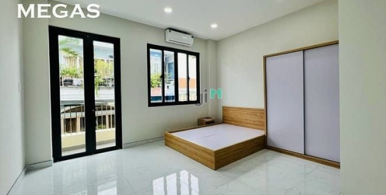 Nhà hàng - Khách sạn:  Căn Hộ Có Thang Máy Nằm Ngay Ngã Tư Bốn Xã – Full Nội Th
