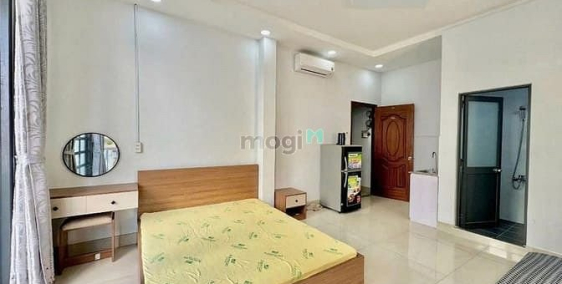 Nhà hàng - Khách sạn: Căn hộ cao cấp - full nội thất- ban công