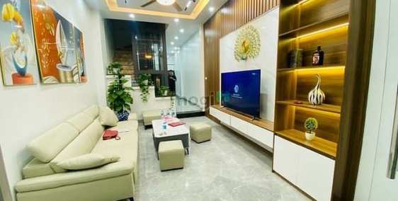 Bán nhà riêng: Hoàng Mai -Ngõ thông- full nội thất- thang máy-vf3 đỗ cửa