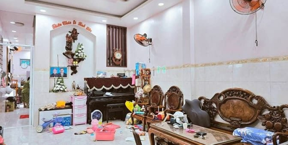 Bán nhà riêng: Lô góc hẻm nhựa 8m thông 3 tầng sát bệnh viện Thủ Đức 4x21 chỉ 12