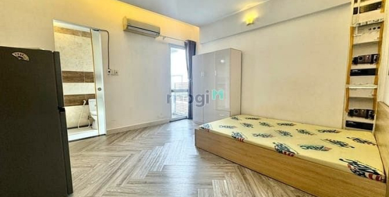 Phòng trọ: STUDIO nội thất cơ bản, gần ĐH Văn Hiến, có bancol ngay Luỹ Bán Bích