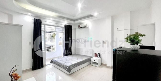 Phòng trọ: Phòng bancon thoáng sáng ngay Đại học HUTECH Bình Thạnh