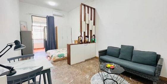 Phòng trọ: Phòng tách bếp có máy giặt riêng.