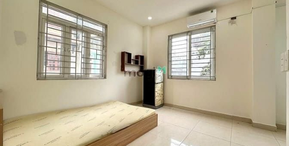 Phòng trọ: Cho thuê phòng studio cửa sổ siêu thoáng gần chợ Hoàng Hoa Thám TB