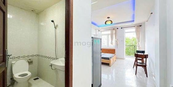 Phòng trọ: Phòng cho thuê Hoàng sa Q1 rộng 30m2 - gần trường đại học có ban công