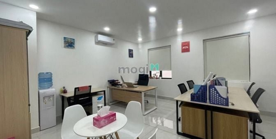 Văn phòng: Chính chủ Cho thuê nguyên sàn tầng 1 làm VP 100m2