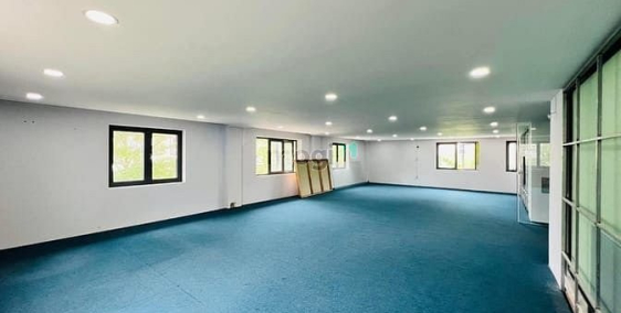 Văn phòng: Sàn Văn Phòng 100m2 .... Có 2 Wc ... Hầm Xe Riêng Biệt 