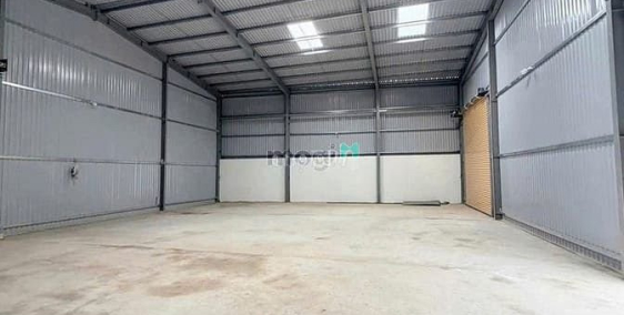 Nhà Kho - Xưởng: Cho thuê kho 13x22m ngay Nguyễn Văn Hưởng, đường xe tải. Giá 45