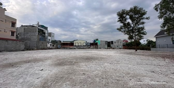 Nhà Kho - Xưởng: Cho thuê đất trống MT đường 11- Thủ Đức. DT: 50x60. ( 3000m). G