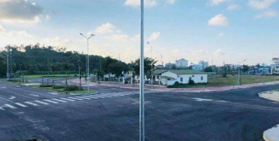 Cho thuê nhà 4 tầng MT đường Nguyễn Tri Phương,  giá thuê: 30 triệu/tháng, hướng đông