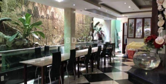 Ngay trung tâm quận 1. mặt bằng 300m2