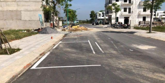 Bán 5 lô đất 2MT thổ cư Quốc lộ 13 giá 600trieu