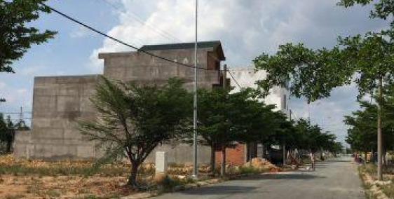 Mua đất hôm nay, công chứng ngày mai, ngày kia xây dựng