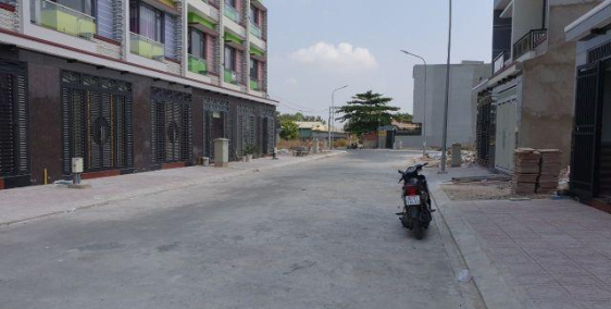 chính chủ bán căn nhà p đông hòa nhà đẹp 2 lầu 1 trệt ngay làng đại học