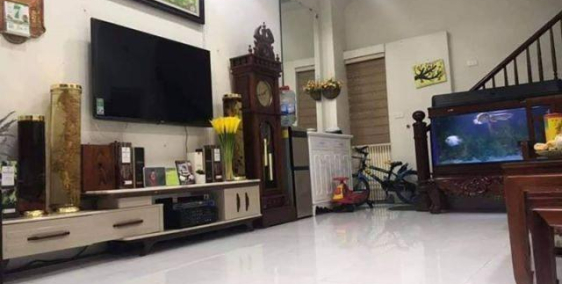 Một căn duy nhất tại Láng , diện tích 40m * 5 tầng , mặt tiền 4m ,giá nhỉnh 3 tỷ