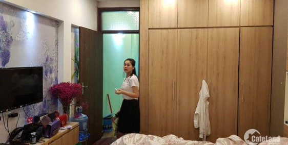 Cần bán gấp nhà ở đường Vân Hồ diện tích 45 m2, oto đỗ cửa kinh doanh