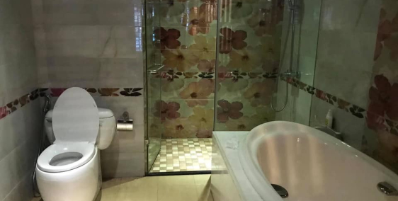 Nhà 2 mặt phố, vỉa hè rộng, gần ngã tư Trúc Bạch, kinh doanh tuyệt đỉnh