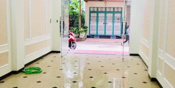 Nhà mặt phố trung tâm Đội Cấn ba đình, kinh doanh.