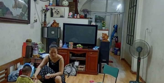 Hiếm Quá Dưới 5 Tỷ có Nhà Mặt Phố Vĩnh Hưng