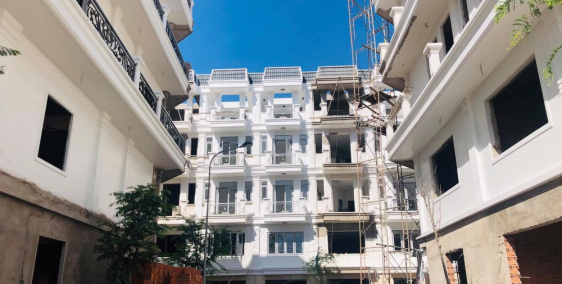 BÁN 7 CĂN NHÀ PHỐ MẶT TIỀN ĐƯỜNG 12M GẦN CHỢ TIỆN LỢI KINH DOANH MUA BÁN MỌI NGÀ